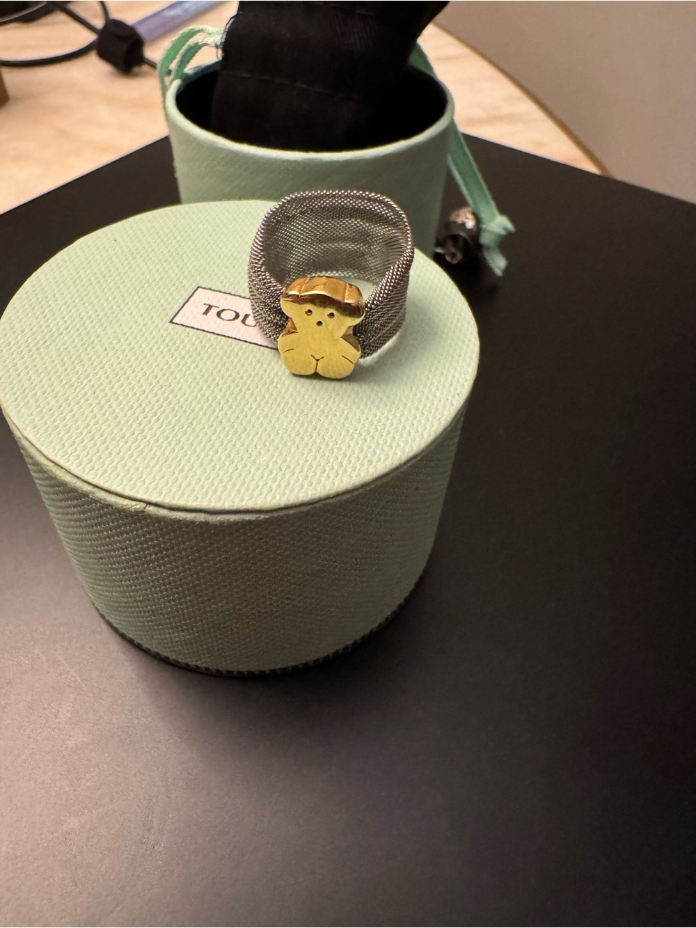 TOUS 18k Gold Ring with Mesh Ribbon Band - Picture 9 of 12